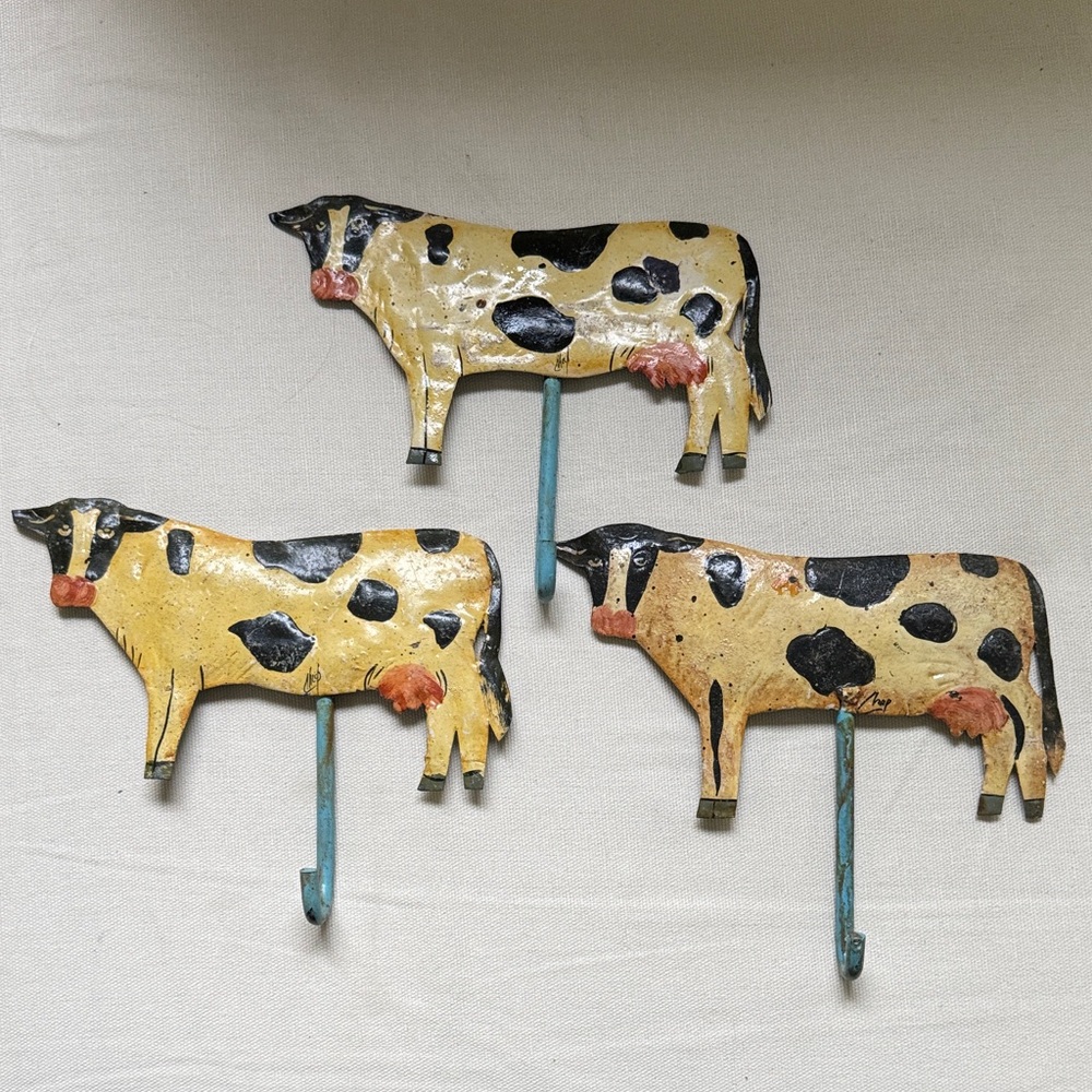 Vintage-Inspired Yellow Cow Wall Hooks - Set of 3